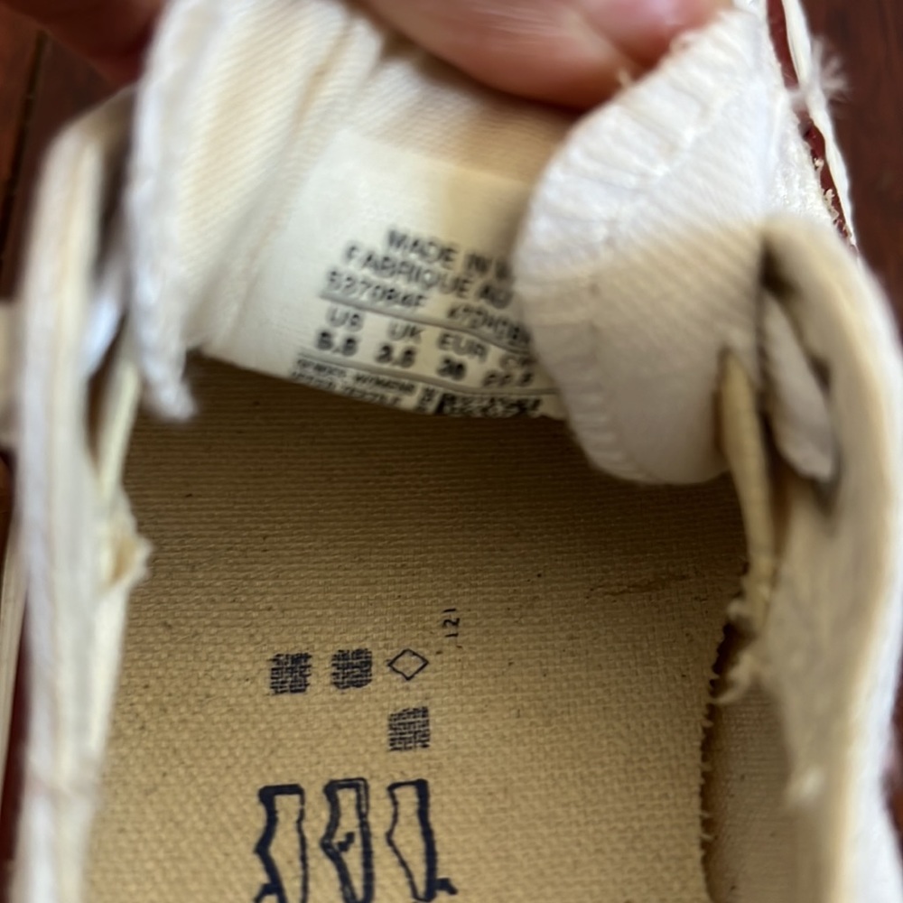 Converse - Picture 2 of 3